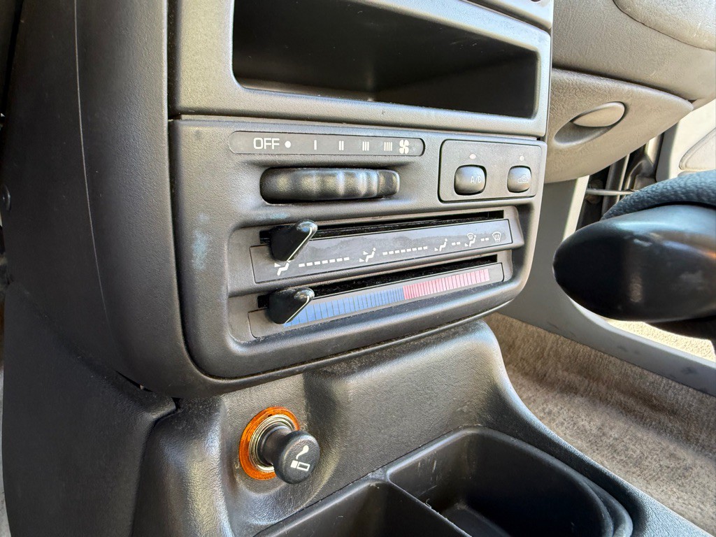 1995 Saturn SL1 Image 25