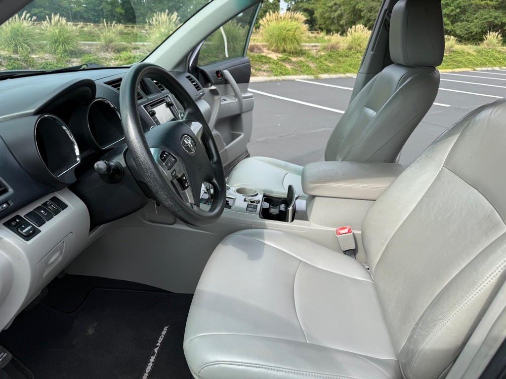2013 Toyota Highlander Image 10