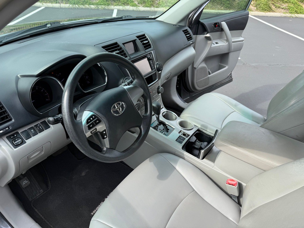 2013 Toyota Highlander Image 11