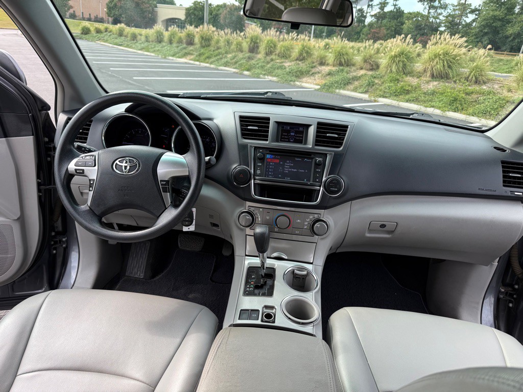 2013 Toyota Highlander Image 12