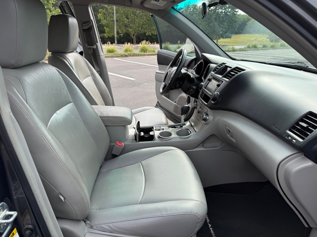 2013 Toyota Highlander Image 13