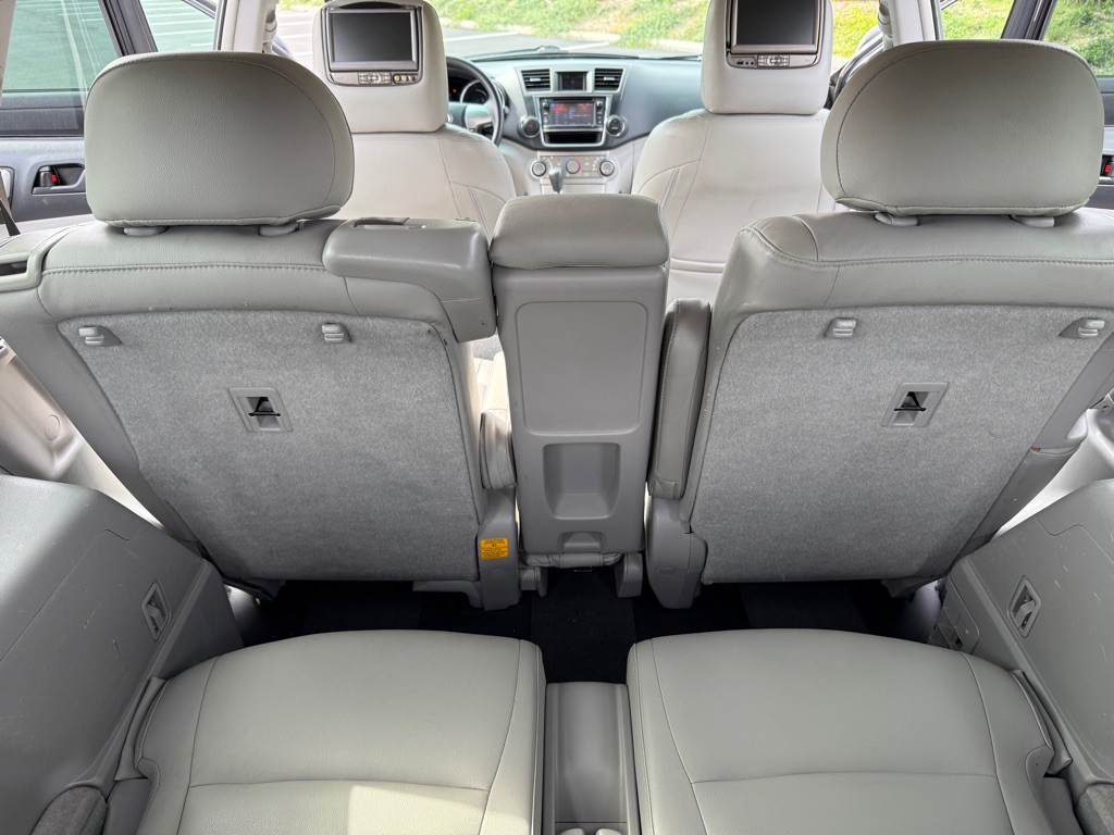 2013 Toyota Highlander Image 16