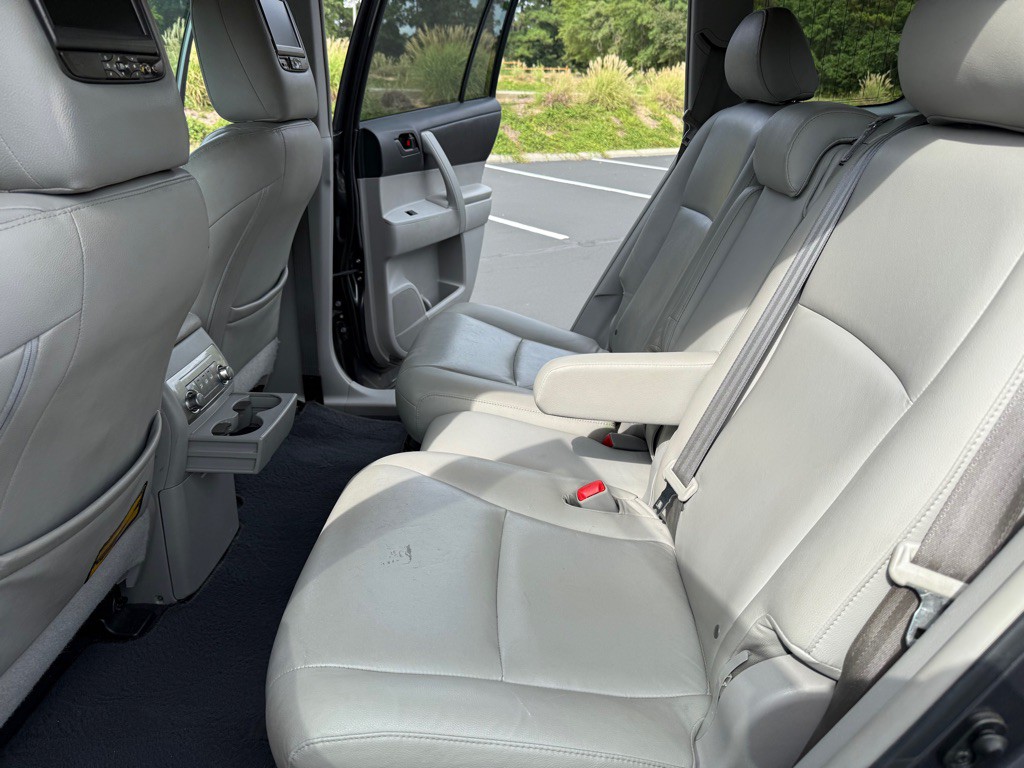 2013 Toyota Highlander Image 17
