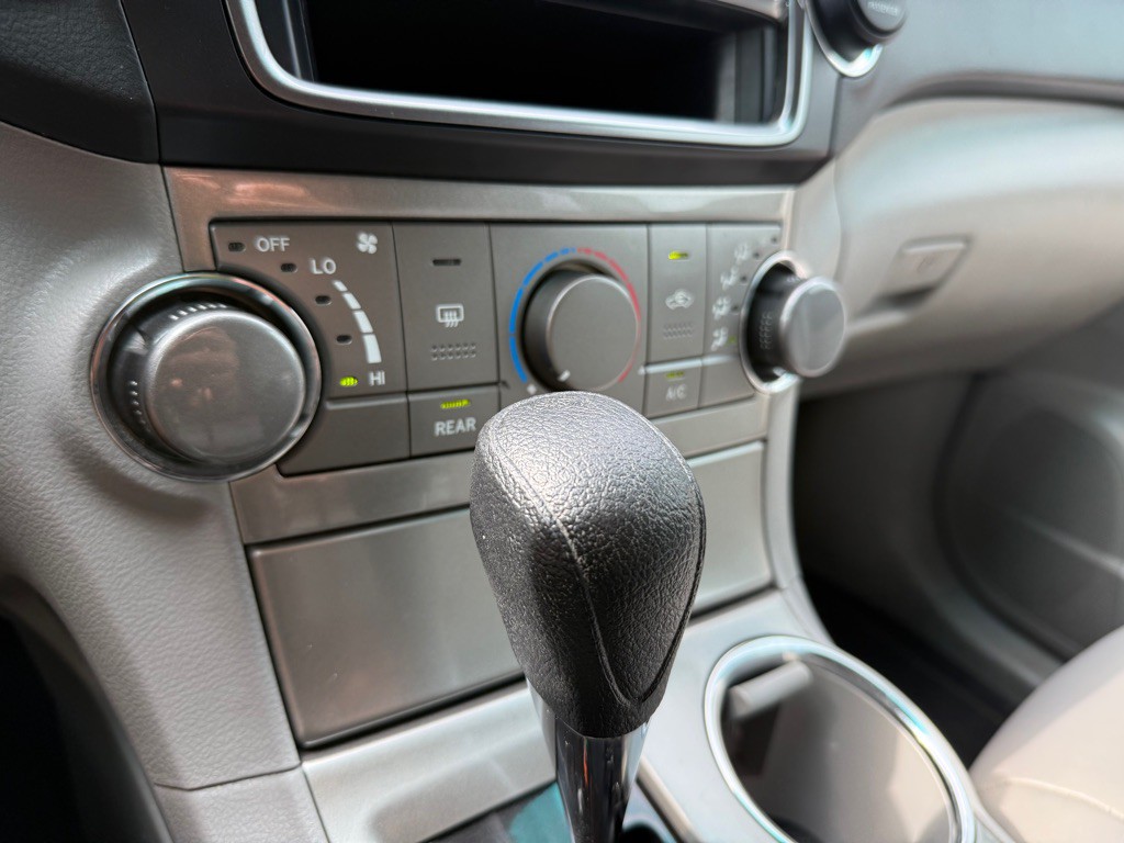 2013 Toyota Highlander Image 21