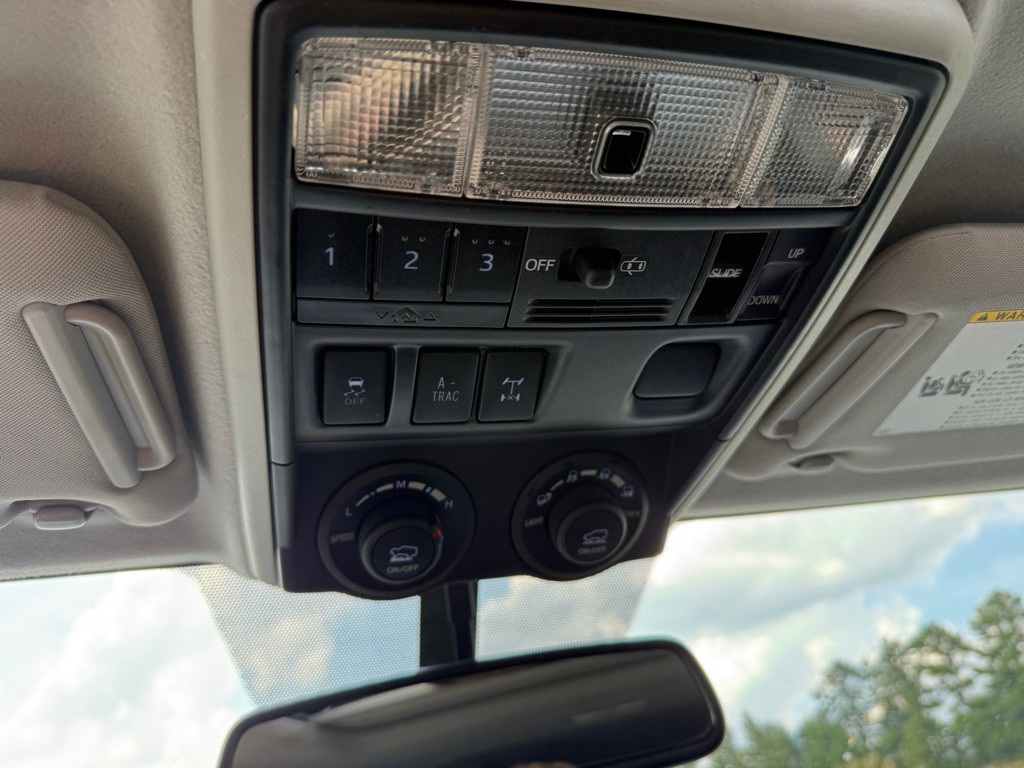 2017 Toyota 4Runner Image 24