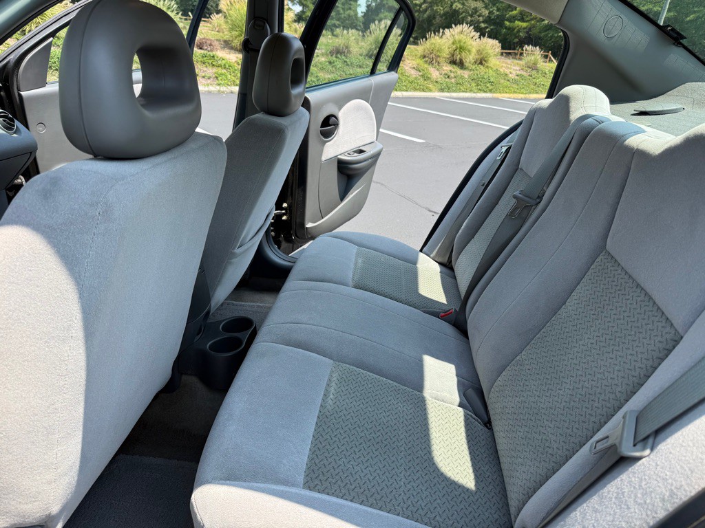 2007 Saturn ION Image 16