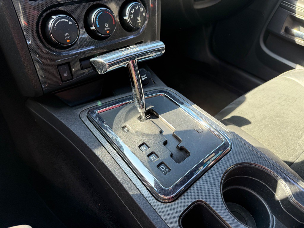 2008 Dodge Challenger Image 32