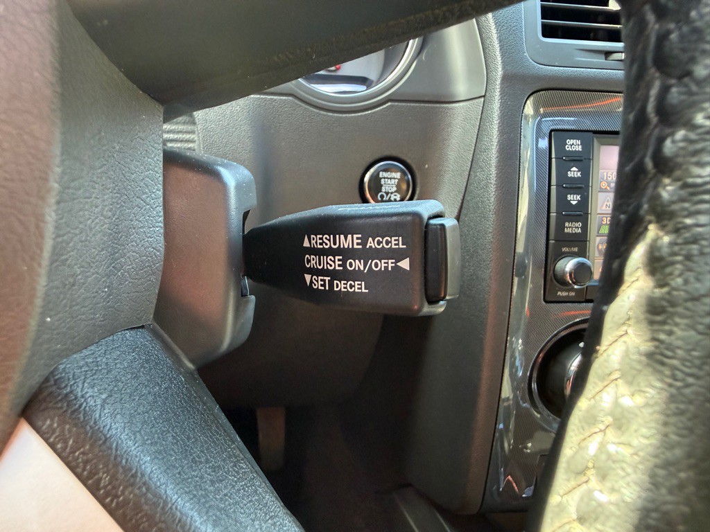 2008 Dodge Challenger Image 35