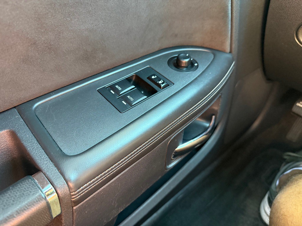 2008 Dodge Challenger Image 37