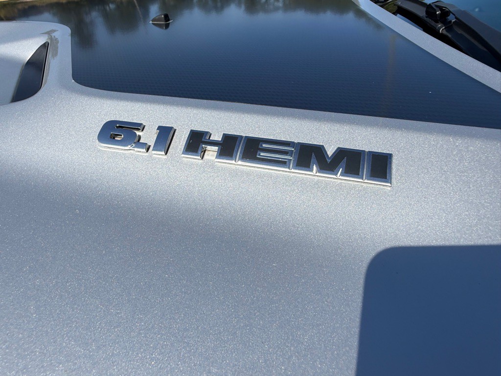 2008 Dodge Challenger Image 48