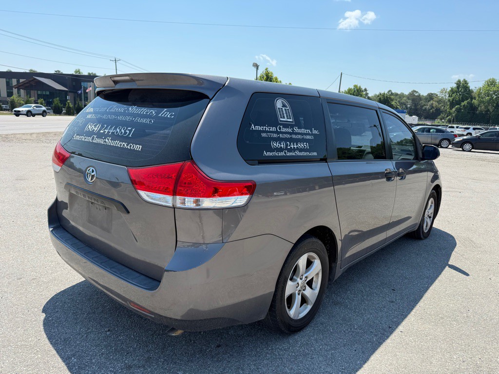 2014 Toyota Sienna Image 3