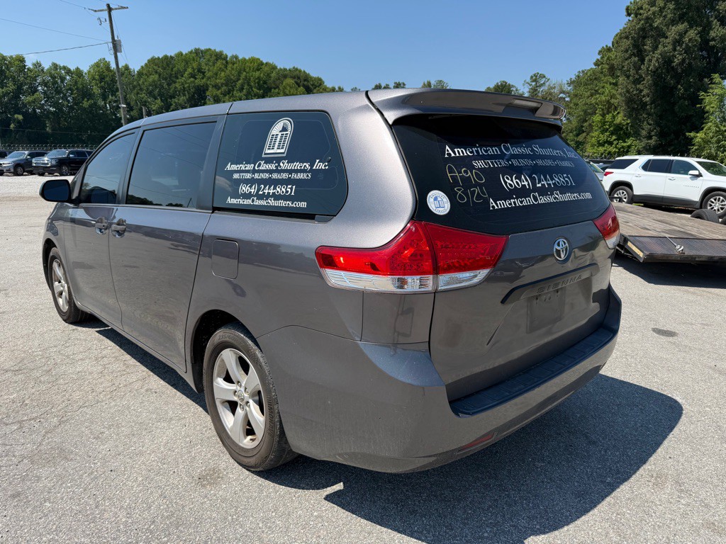 2014 Toyota Sienna Image 4