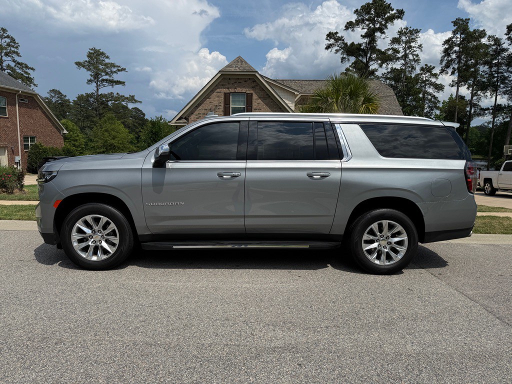 2023 Chevrolet Suburban Image 3