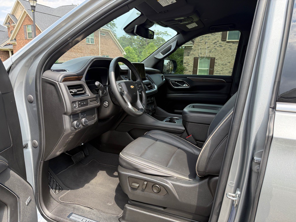 2023 Chevrolet Suburban Image 5