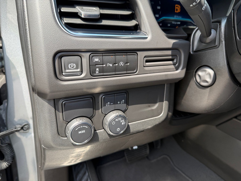 2023 Chevrolet Suburban Image 13