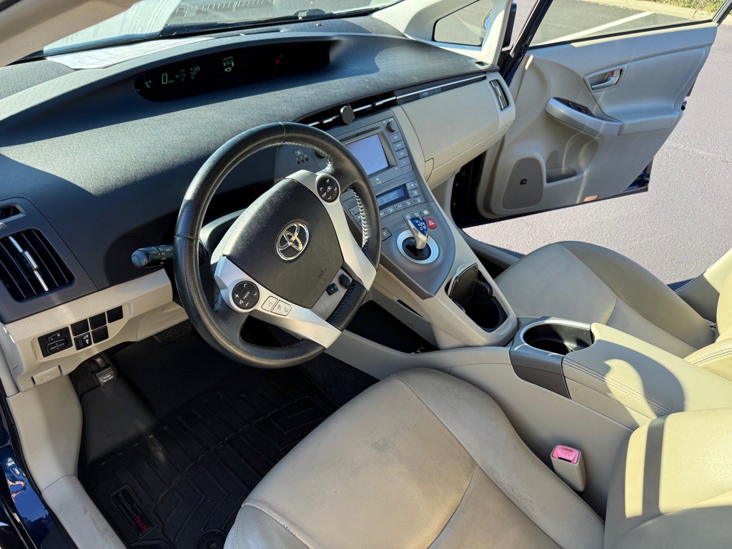 2012 Toyota Prius Image 12