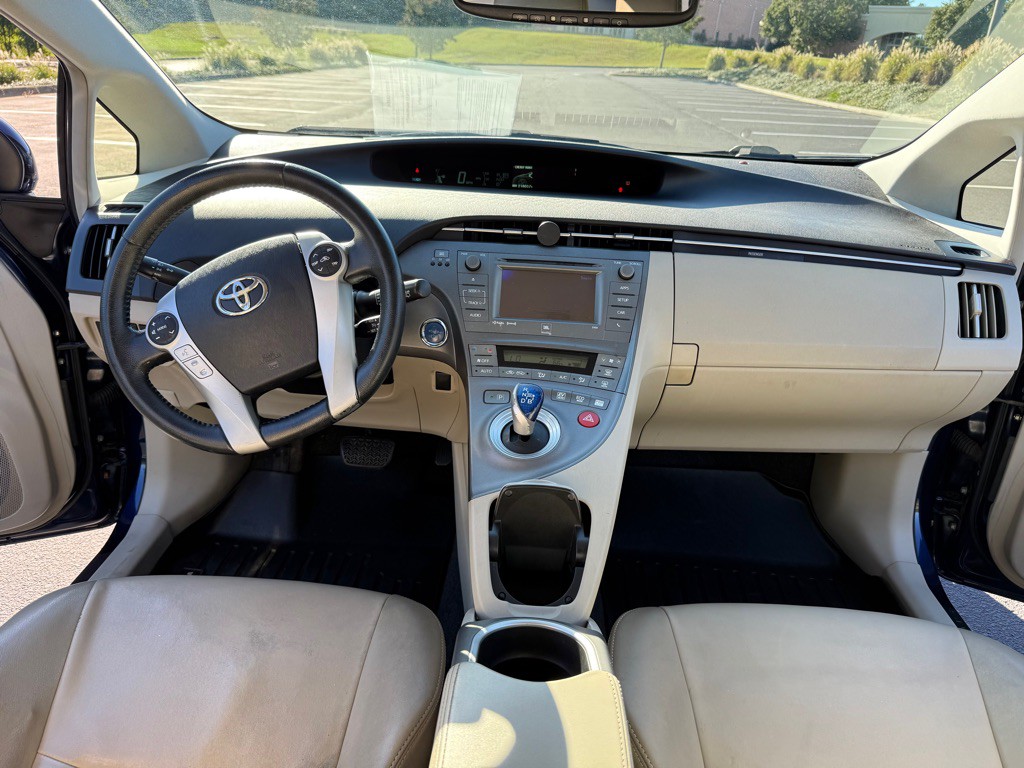 2012 Toyota Prius Image 13