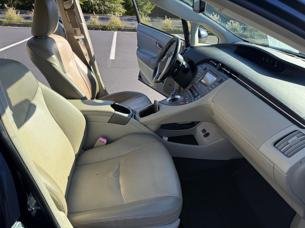 2012 Toyota Prius Image 14