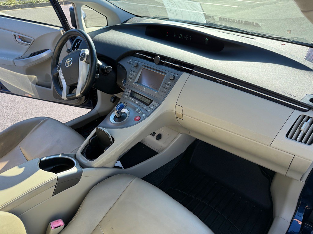 2012 Toyota Prius Image 15