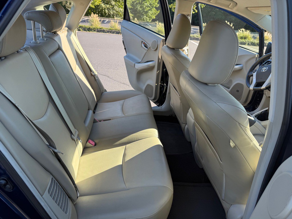 2012 Toyota Prius Image 16