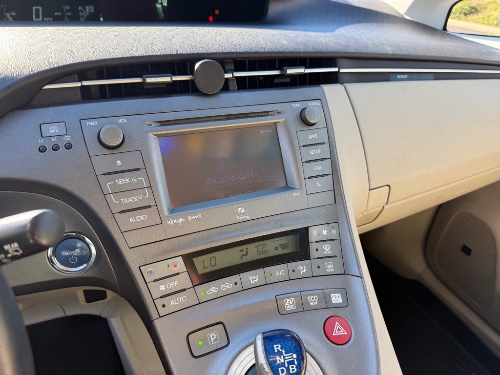 2012 Toyota Prius Image 20