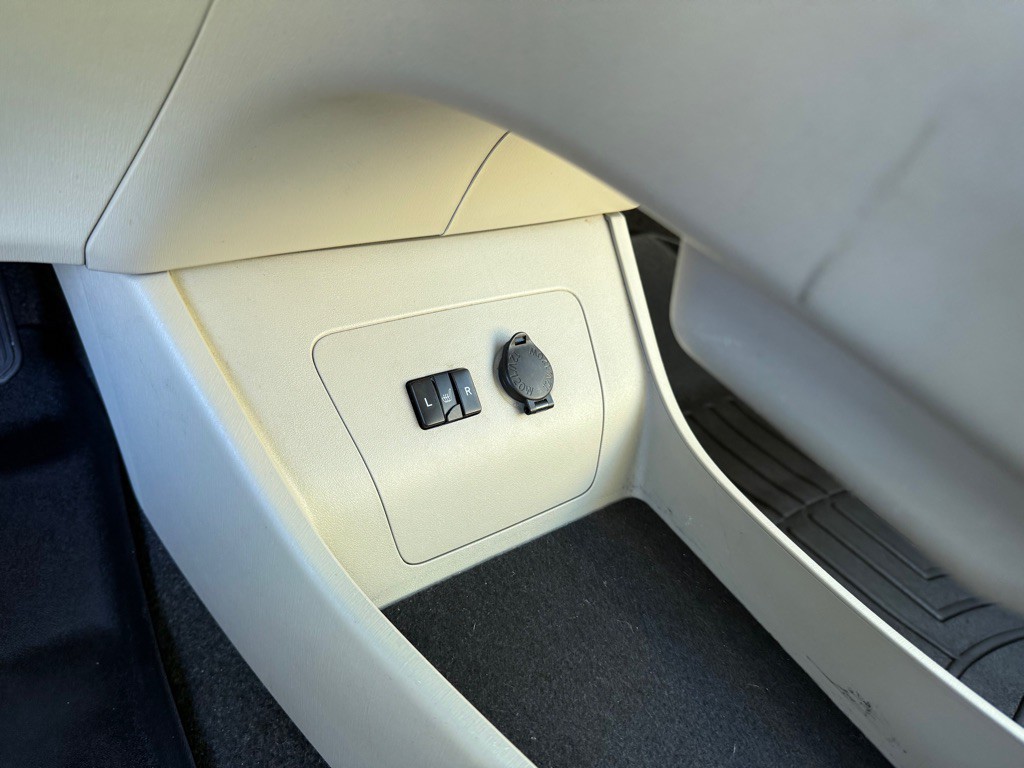 2012 Toyota Prius Image 22