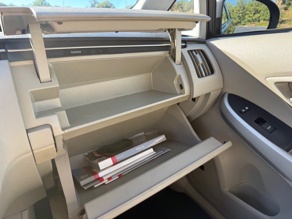 2012 Toyota Prius Image 23