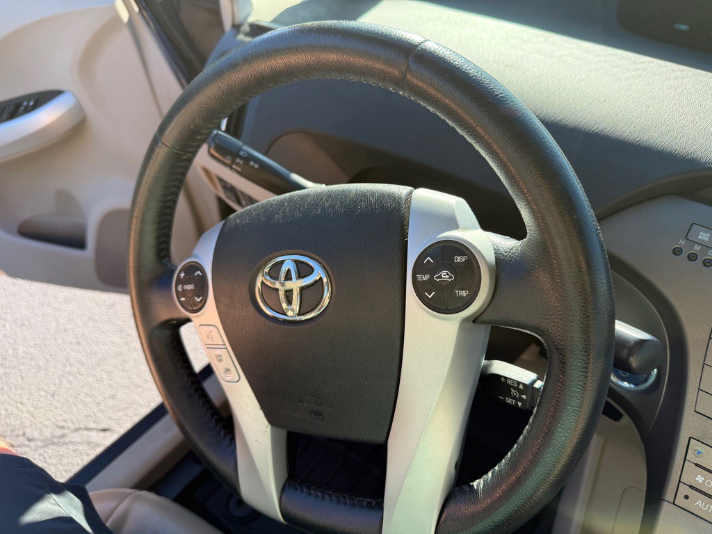 2012 Toyota Prius Image 24