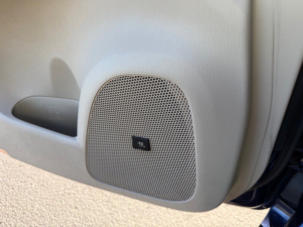 2012 Toyota Prius Image 25