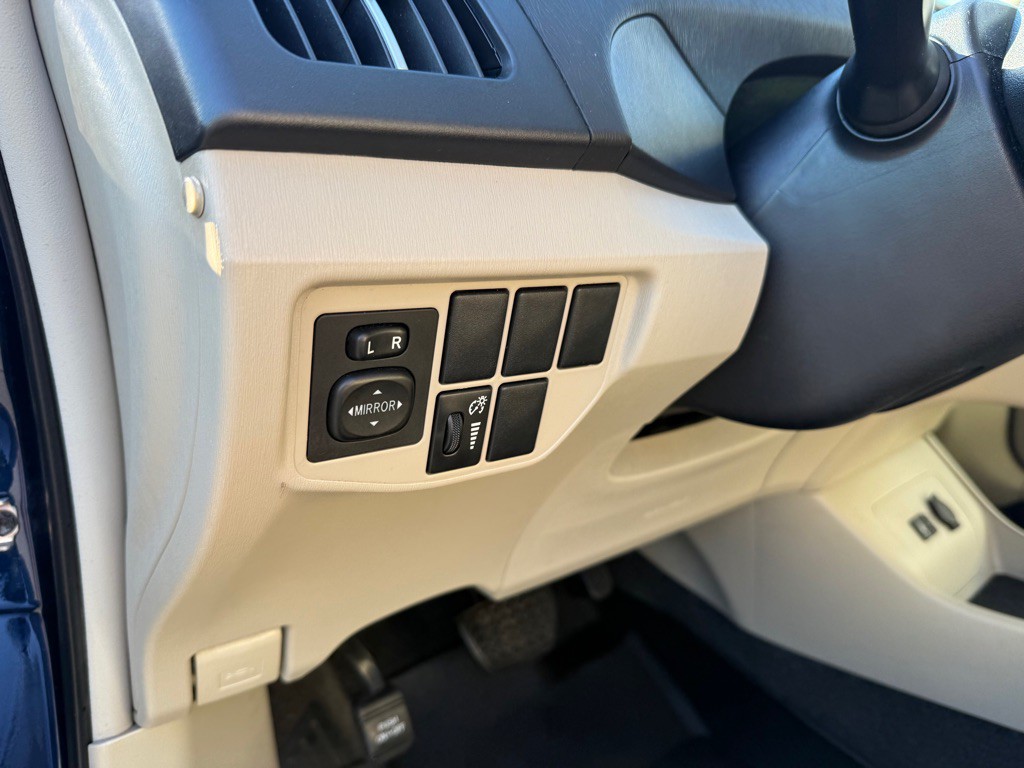 2012 Toyota Prius Image 26