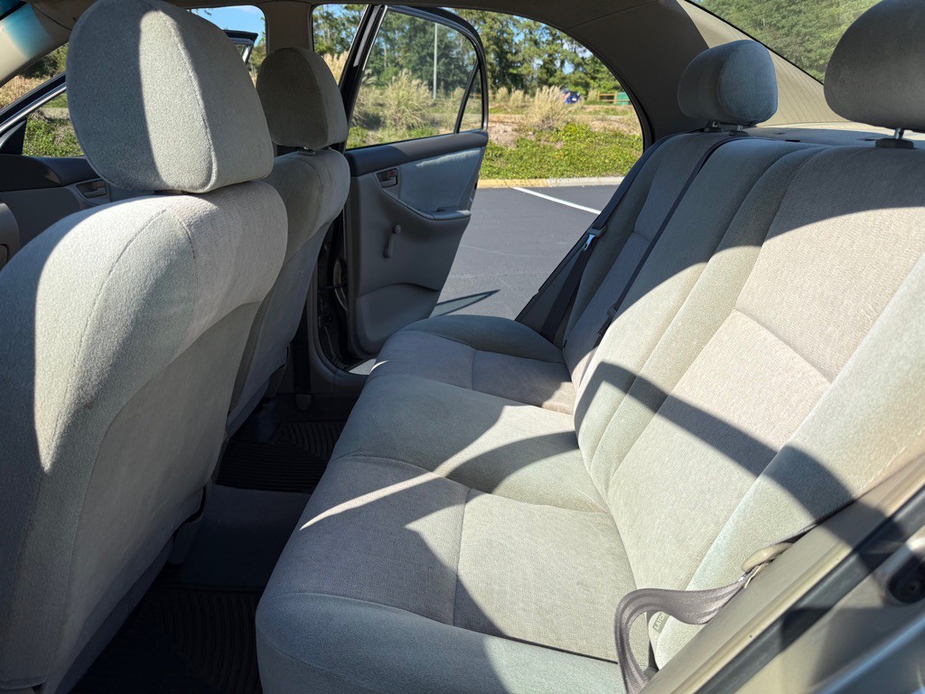2004 Toyota Corolla Image 16