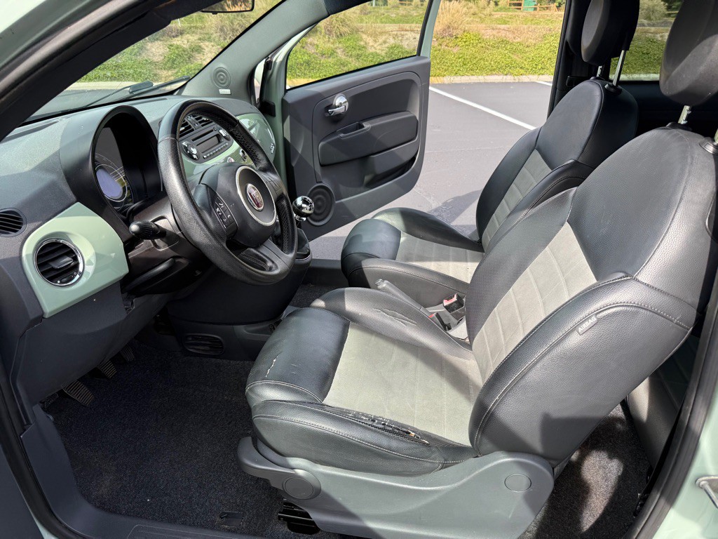 2012 FIAT 500 Image 10