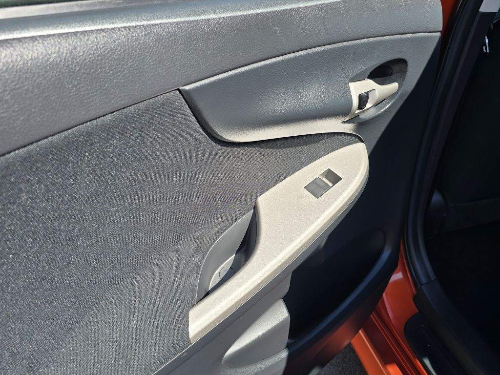 2013 Toyota Corolla Image 8