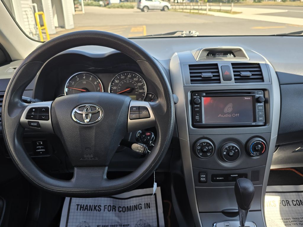2013 Toyota Corolla Image 10