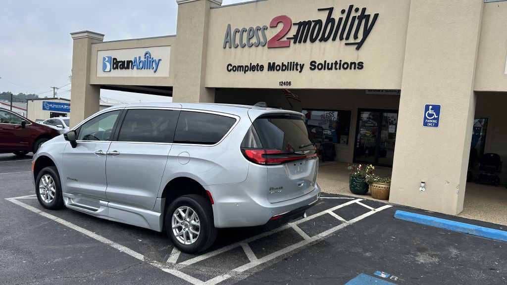 2024 Chrysler Pacifica Image 14
