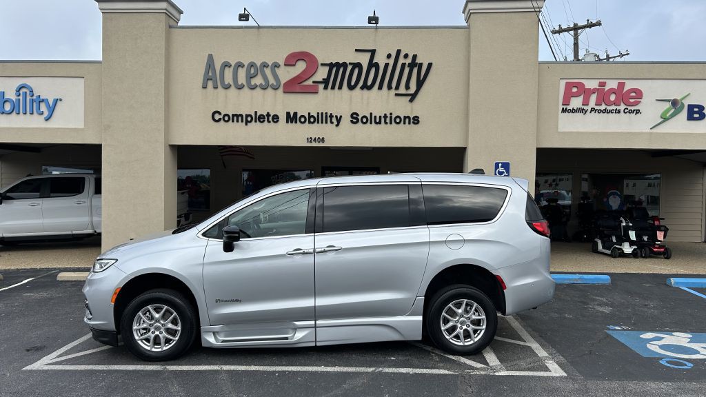 2024 Chrysler Pacifica Image 15