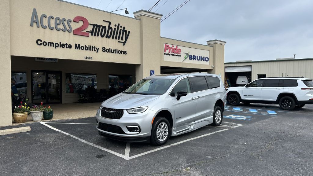 2024 Chrysler Pacifica Image 16