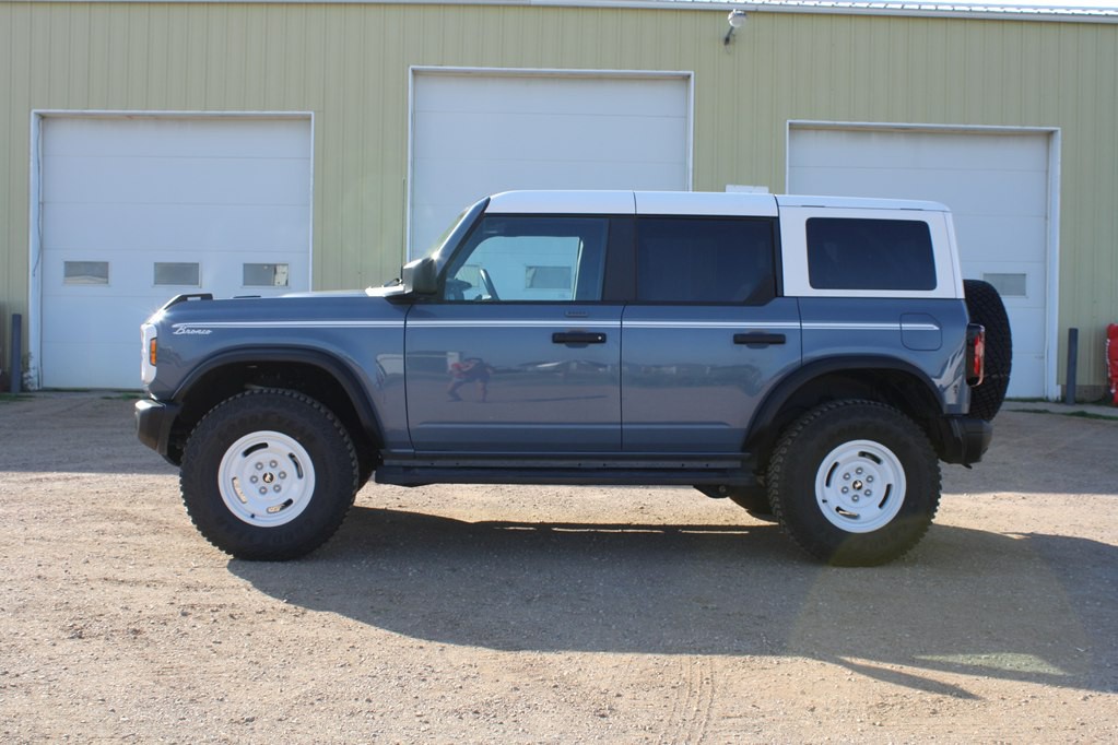 2023 Ford Bronco Image 3