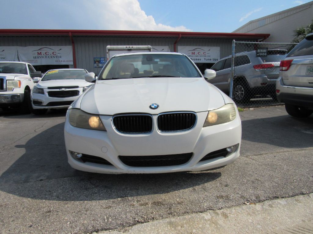 2011 BMW 3 Series Image 2