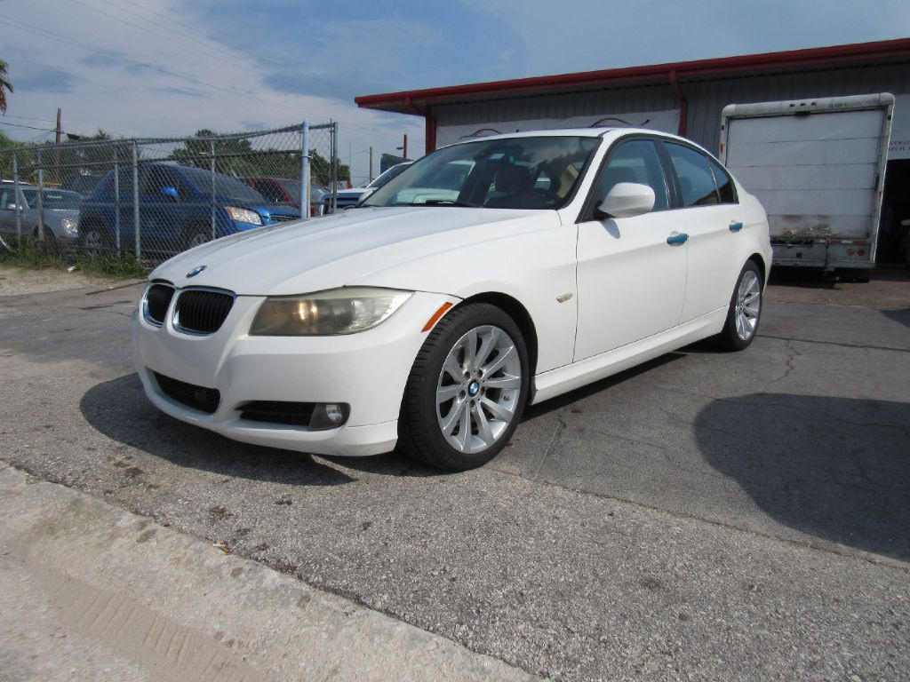 2011 BMW 3 Series Image 3