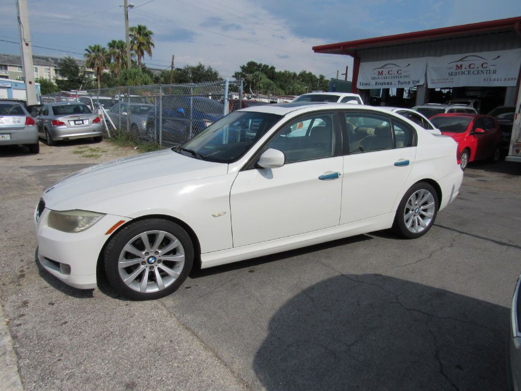 2011 BMW 3 Series Image 4