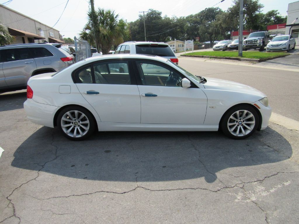 2011 BMW 3 Series Image 5