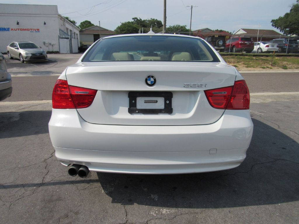 2011 BMW 3 Series Image 7