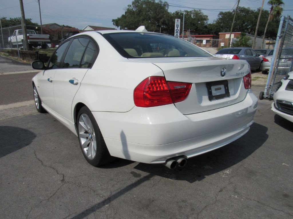 2011 BMW 3 Series Image 8