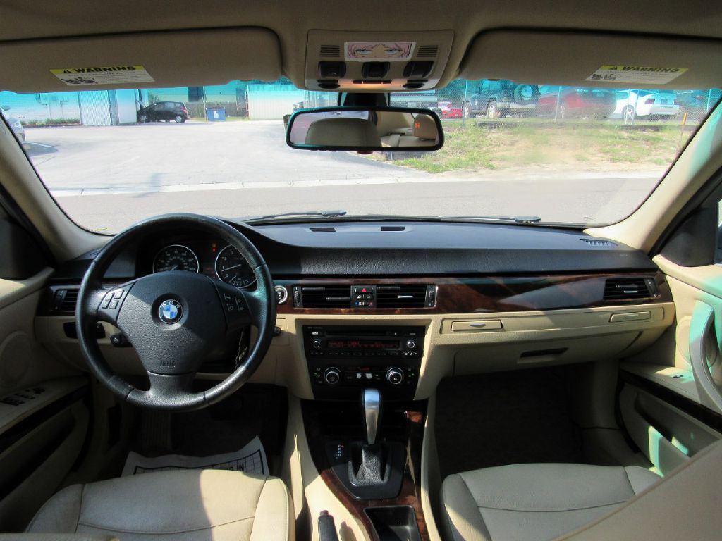 2011 BMW 3 Series Image 11