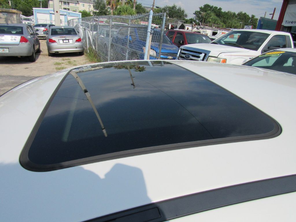 2011 BMW 3 Series Image 14