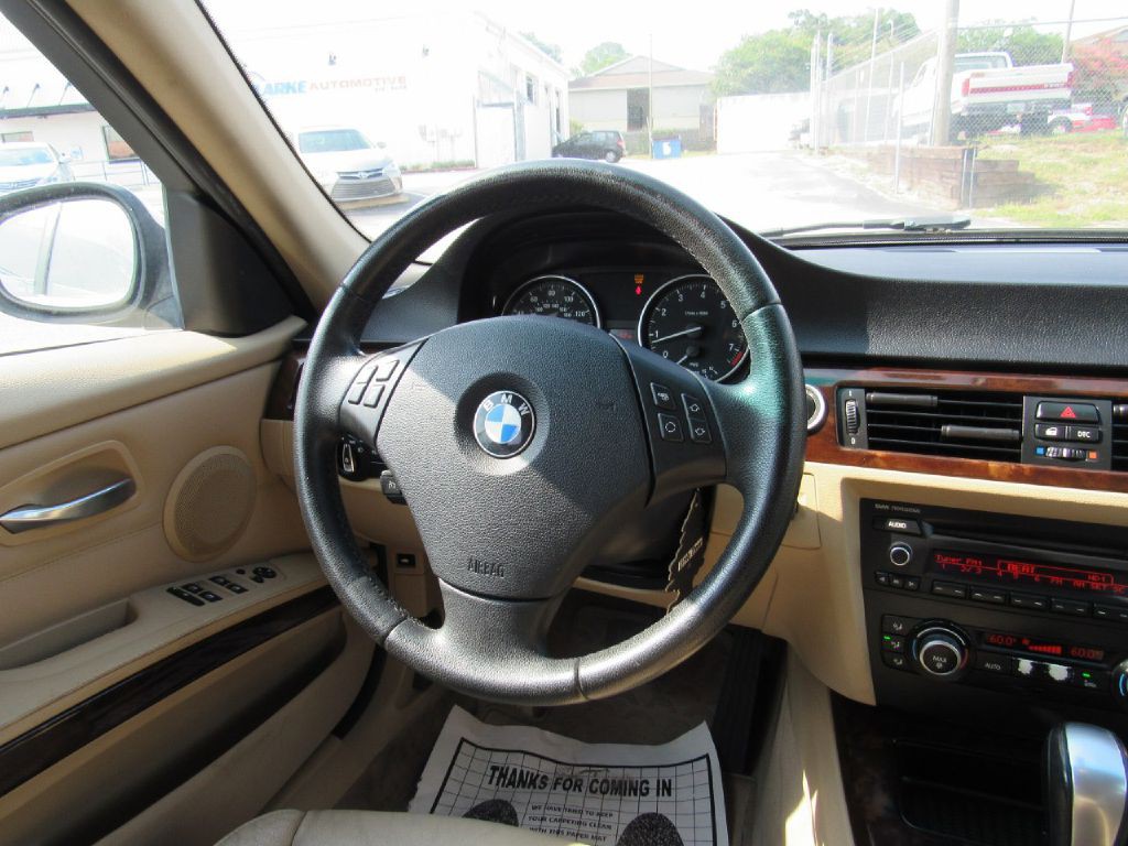 2011 BMW 3 Series Image 15