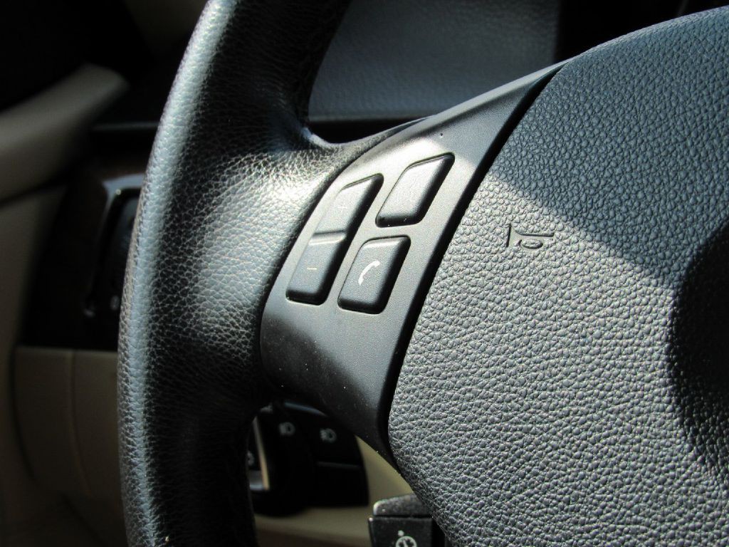 2011 BMW 3 Series Image 19