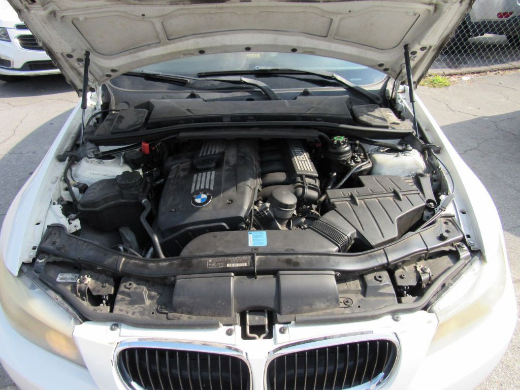 2011 BMW 3 Series Image 21