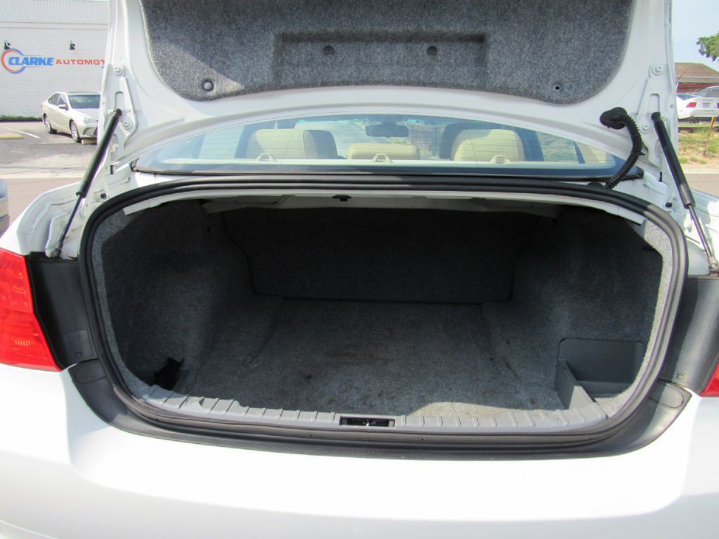 2011 BMW 3 Series Image 22